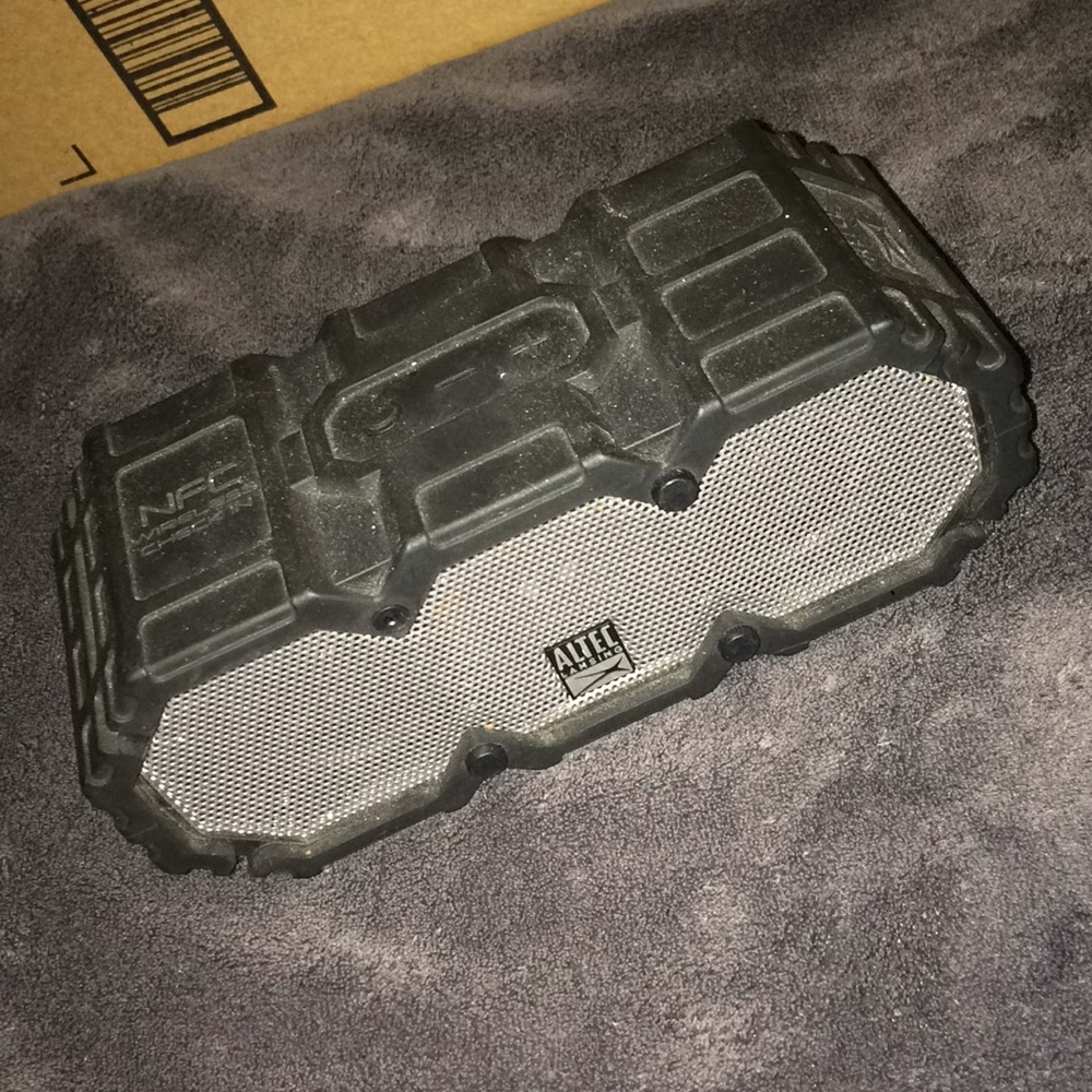 🖤 Bluetooth speaker!🖤